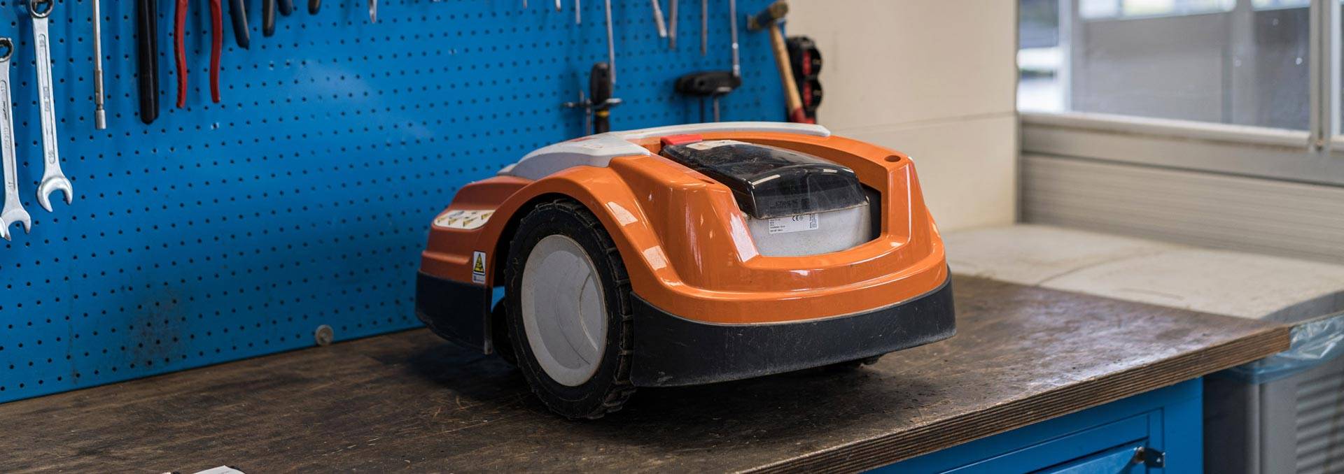 assistenza-riparazione-robot-taglia-rasa-erba-como-monza-brianza-06