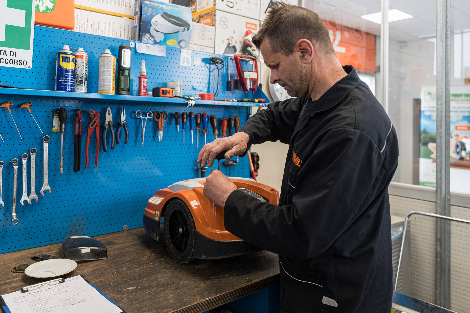 assistenza-riparazione-robot-taglia-rasa-erba-como-monza-brianza-01