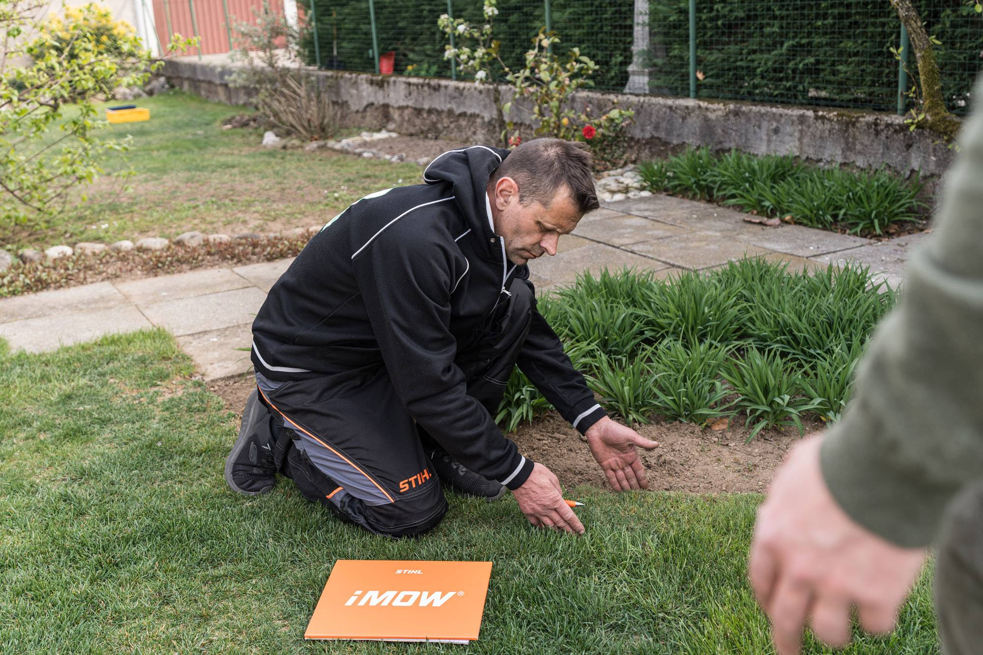 installazione-robot-taglia-rasa-erba-como-monza-brianza-09