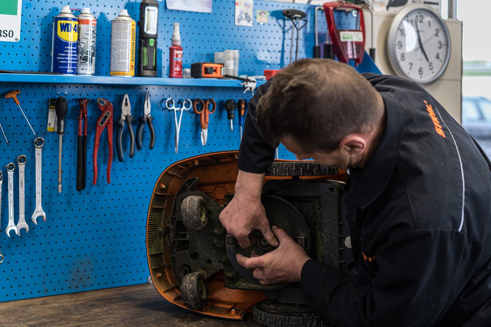 assistenza-riparazione-robot-taglia-rasa-erba-como-monza-brianza-09